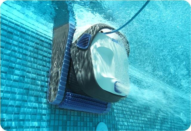 q-1-1.jpg Dolphin Robot electrique de piscine fond parois et ligne d’eau avec chariot - Image 1
